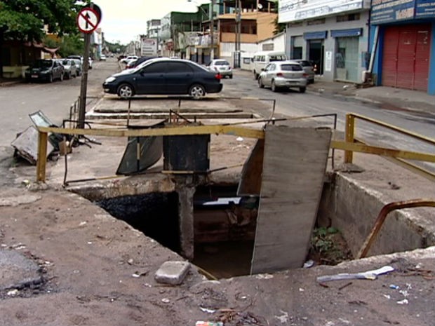 Governo do Distrito Federal condenado a indenizar uma pessoa que caiu em buraco e quebrou o braço