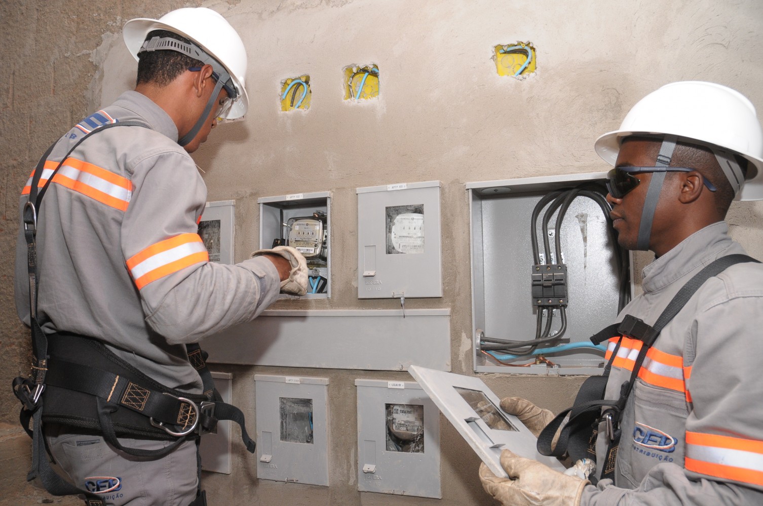 CEB de Brasília está proibida de cortar a luz em razão de débitos vencidos há mais de 3 meses